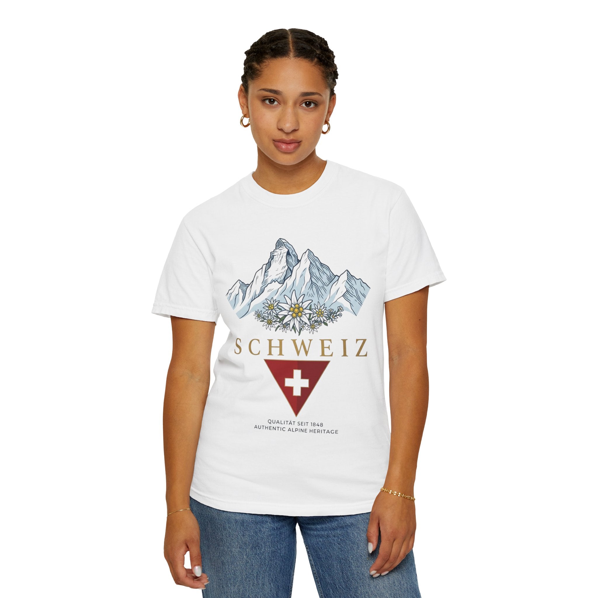 Schweiz Alpine Mountain T-Shirt — Swiss Flag & Edelweiss Graphic
